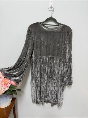Crushed Velvet Long-Sleeve Tiered Dress in Charcoal Gray